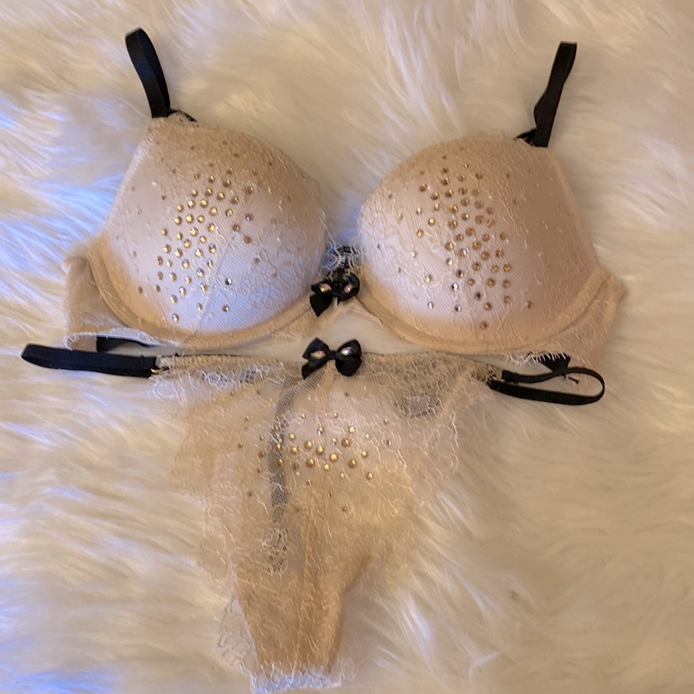 VS bra and panty set. 34C bra, Large panty